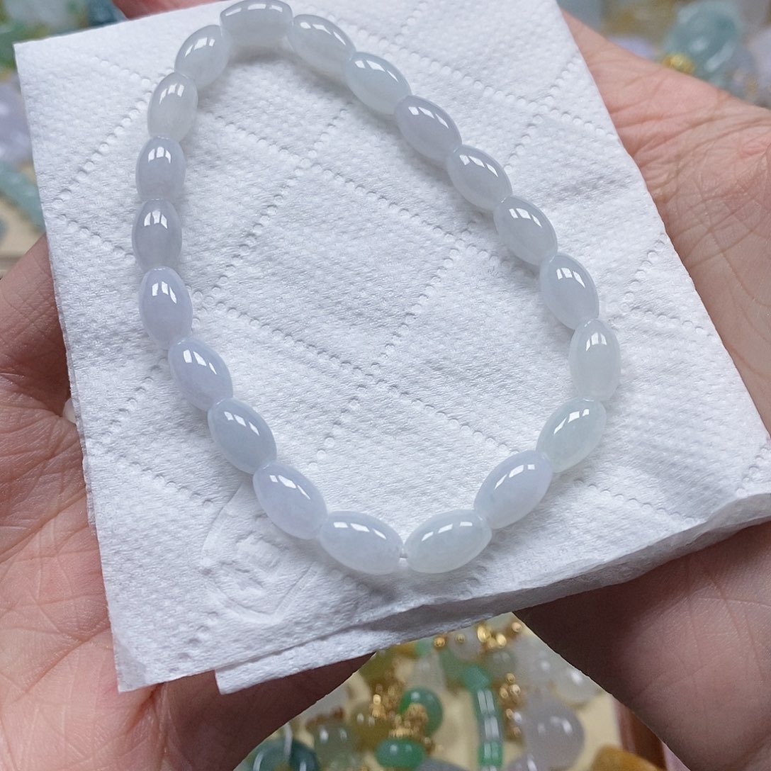 翡翠颈饰未镶嵌闪