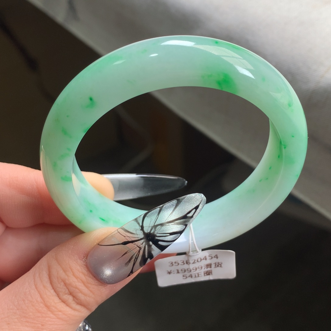 翡翠手镯未镶嵌细糯飘绿正圈