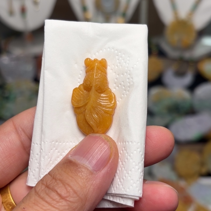 翡翠颈饰未镶嵌吊坠