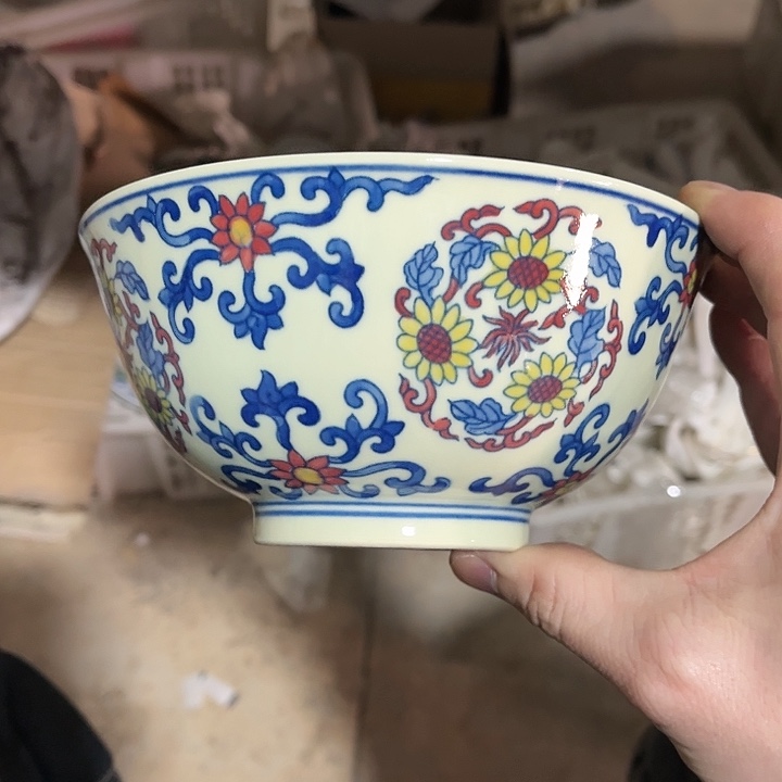 瓷片////直径16厘米。黄。