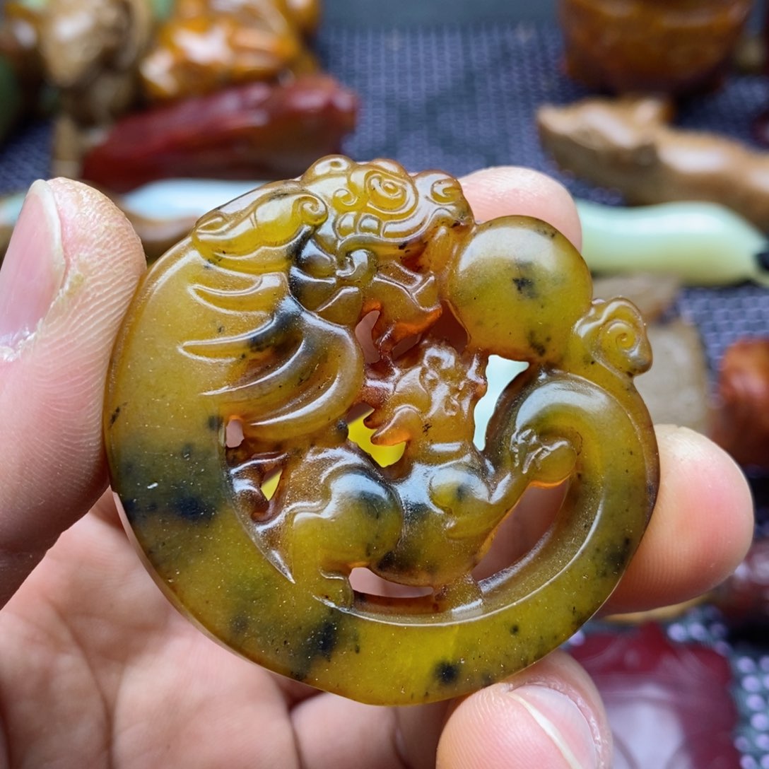 蛇纹石玉颈饰未镶嵌