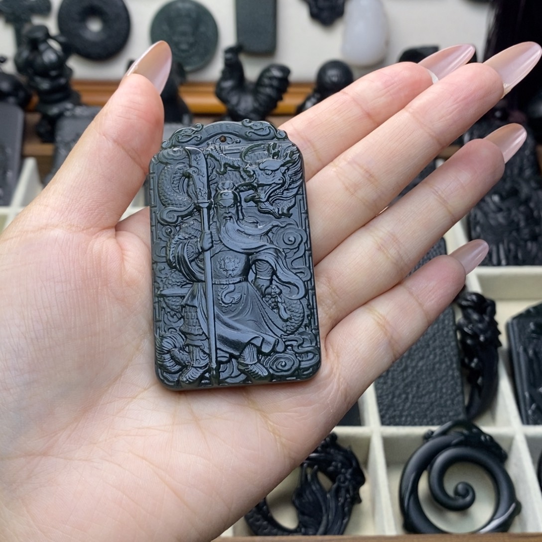 小***哥和田玉未镶嵌颈饰