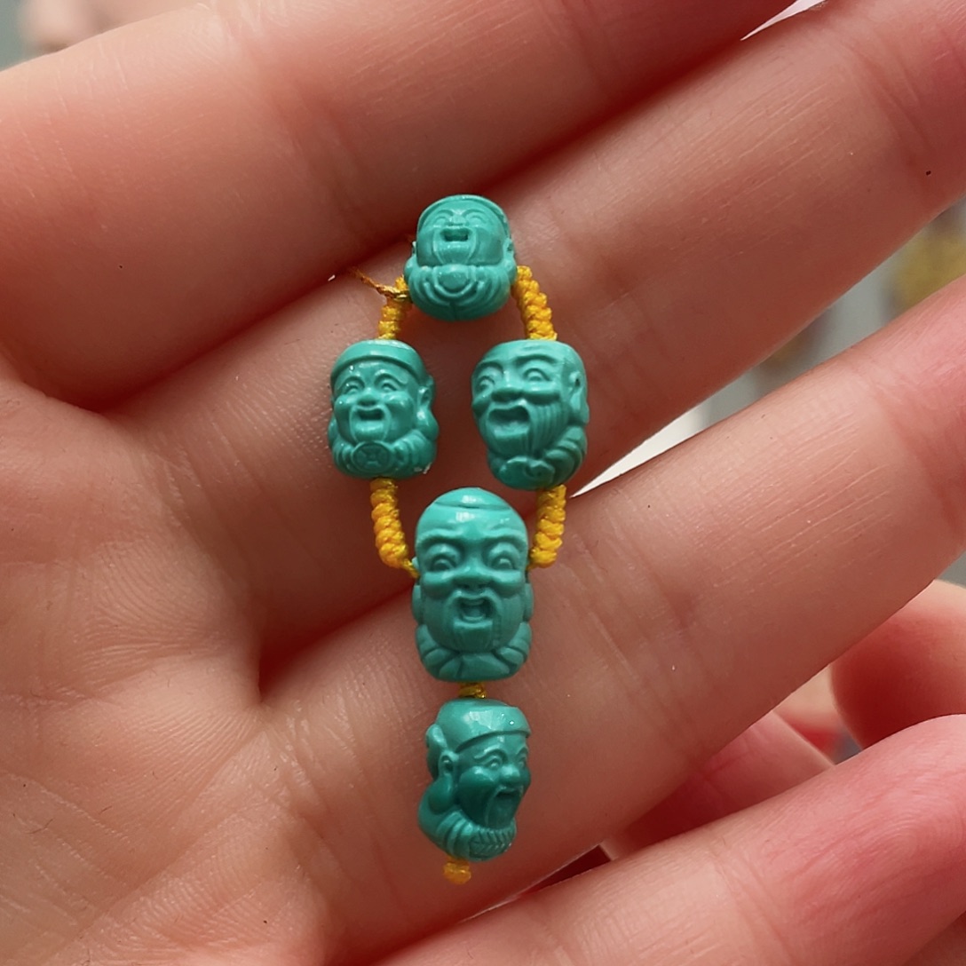 绿松石颈饰未镶嵌