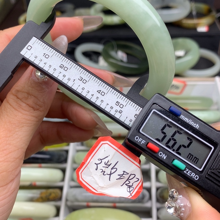 蛇纹石玉未镶嵌手镯894