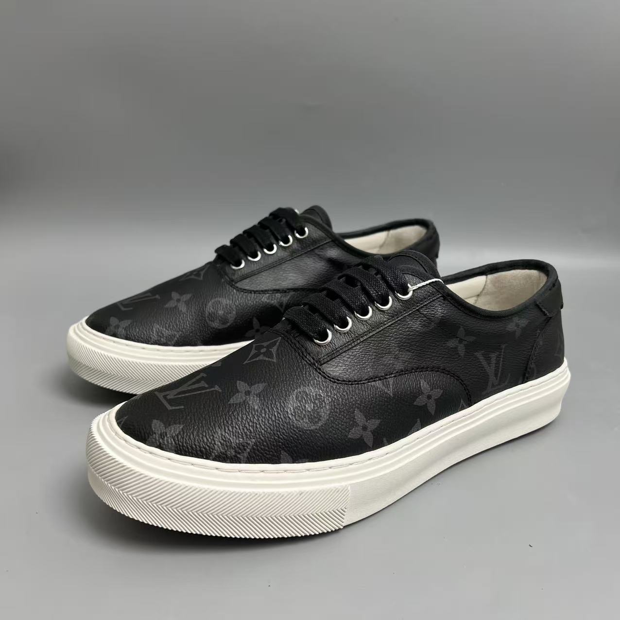 95新 LouisVuitton/路易威登 黑老花男士板鞋41欧码 jx387/jx405