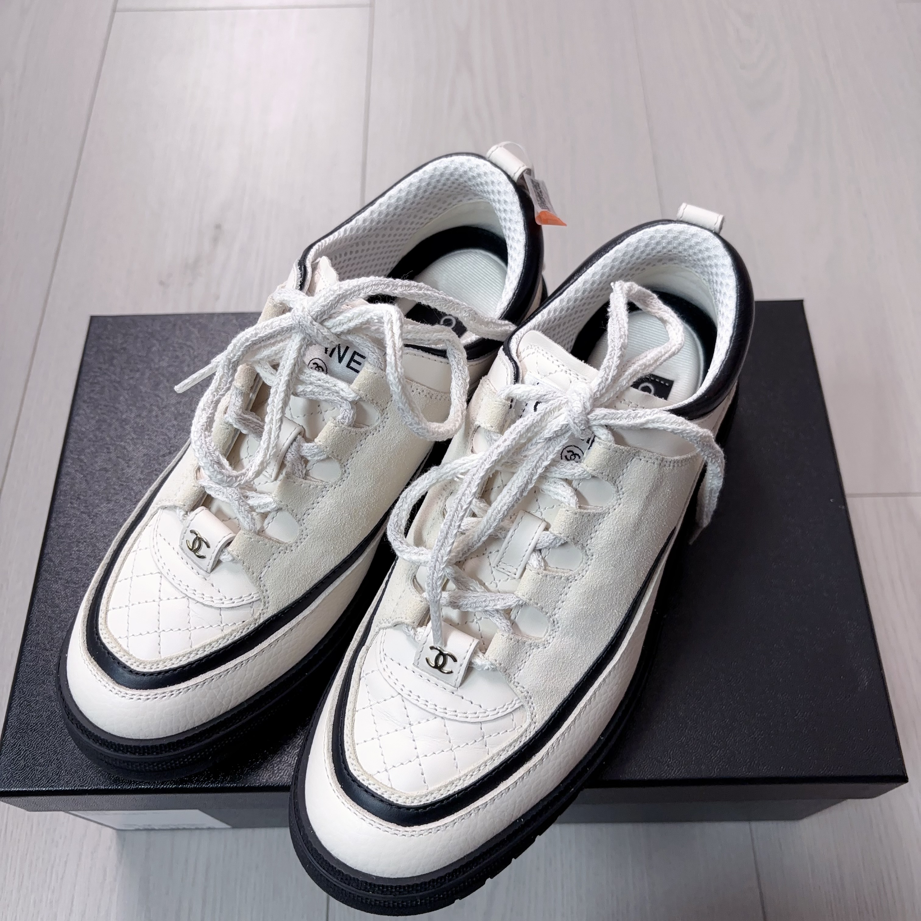 95新 Chanel/香奈儿 香奈儿运动鞋37码白色/251118VRSHR12