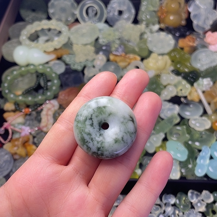 蛇纹石玉合金颈饰油翠平安扣