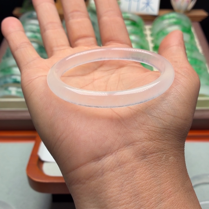 小***馆石英质玉未镶嵌手镯