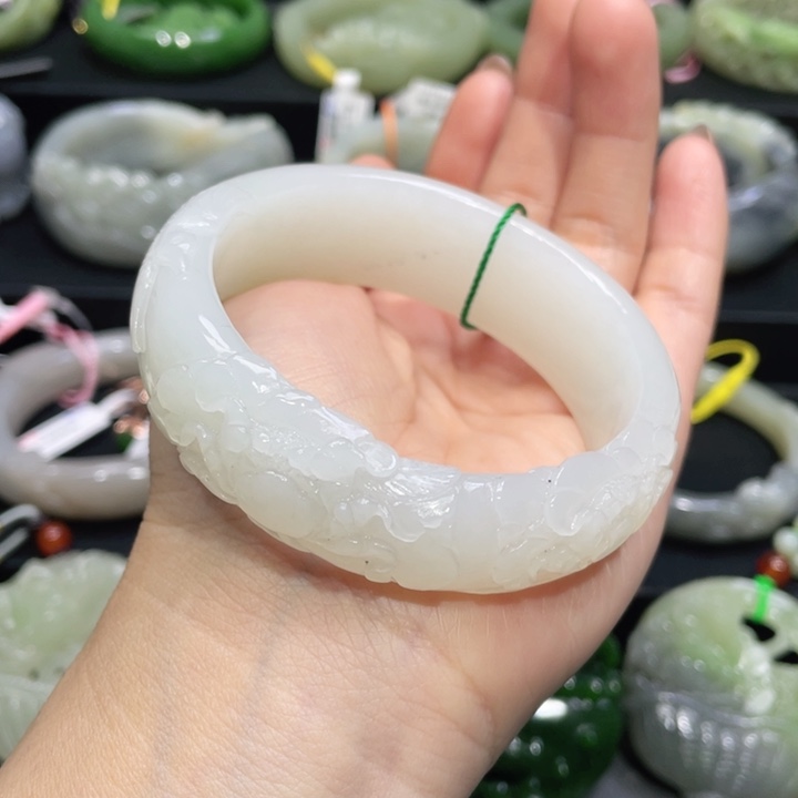 和田玉手镯57圈口 编号38未镶嵌