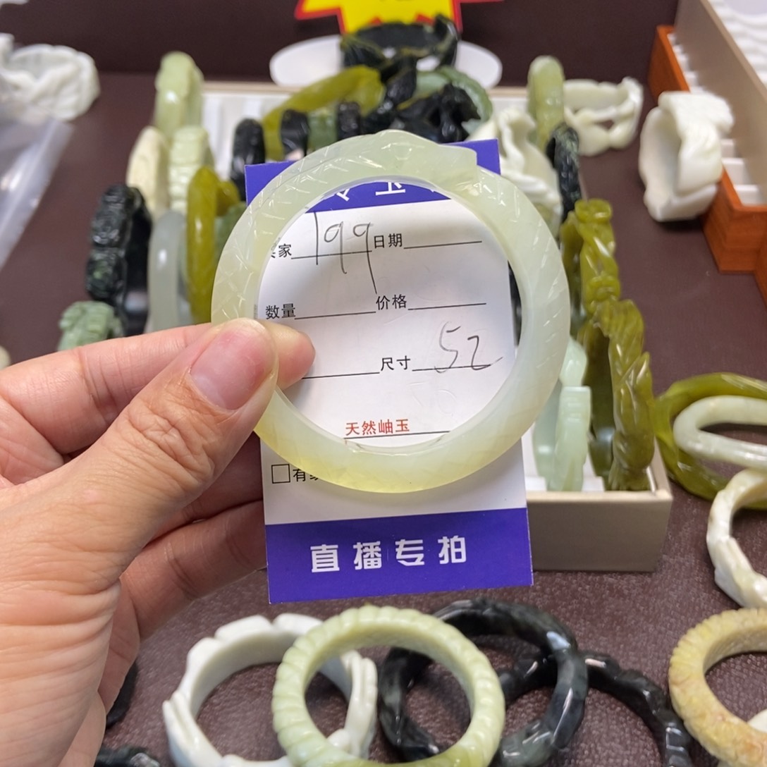 蛇纹石玉手镯未镶嵌余*
