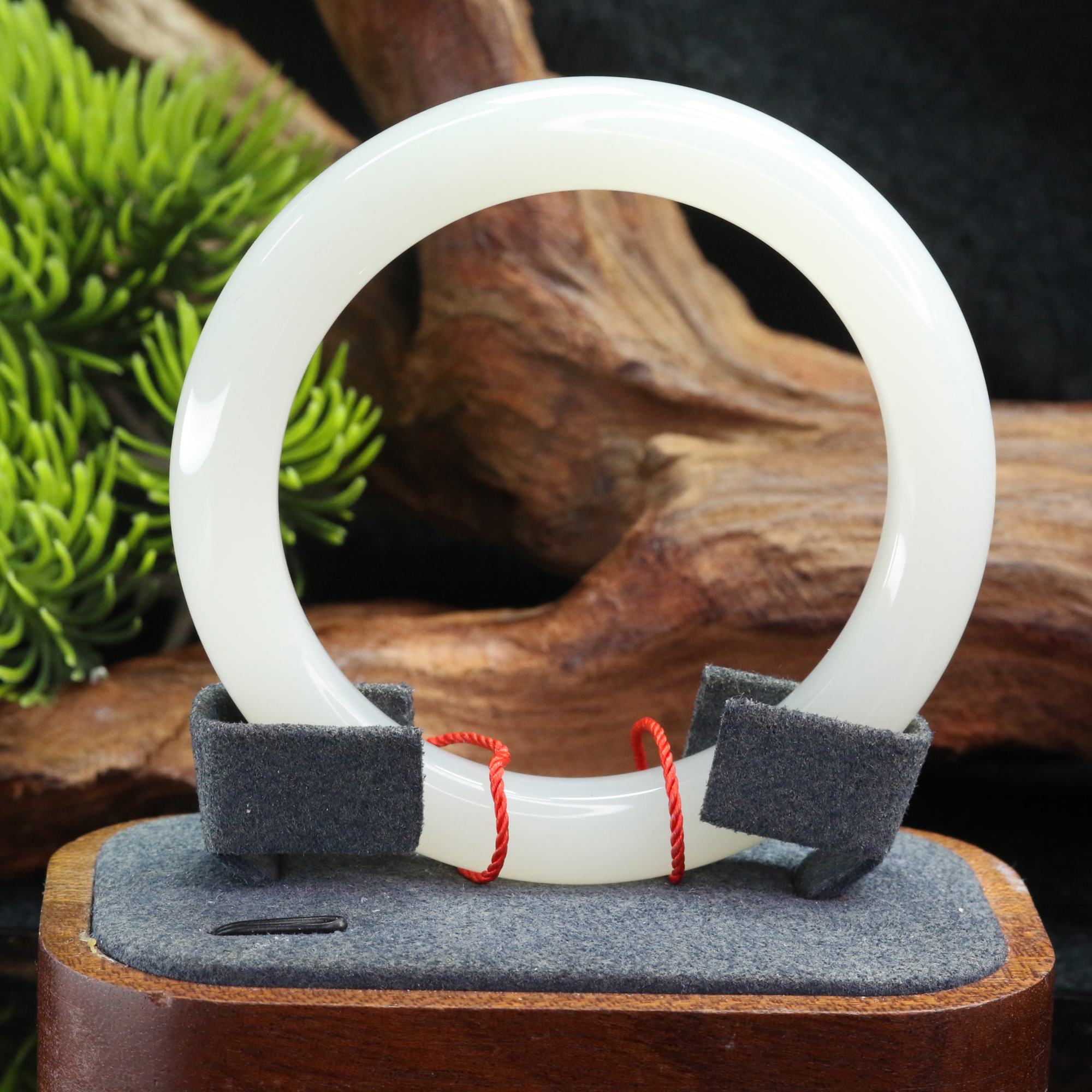 24和田玉羊脂白手镯57圈/100132北京中保拍卖