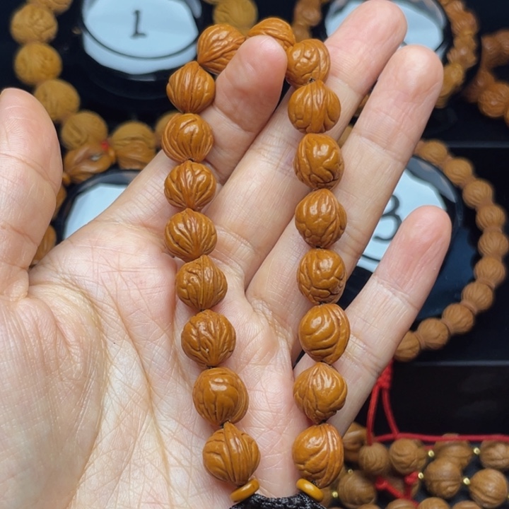 加***哥桃核吊坠玉龙脊^_^