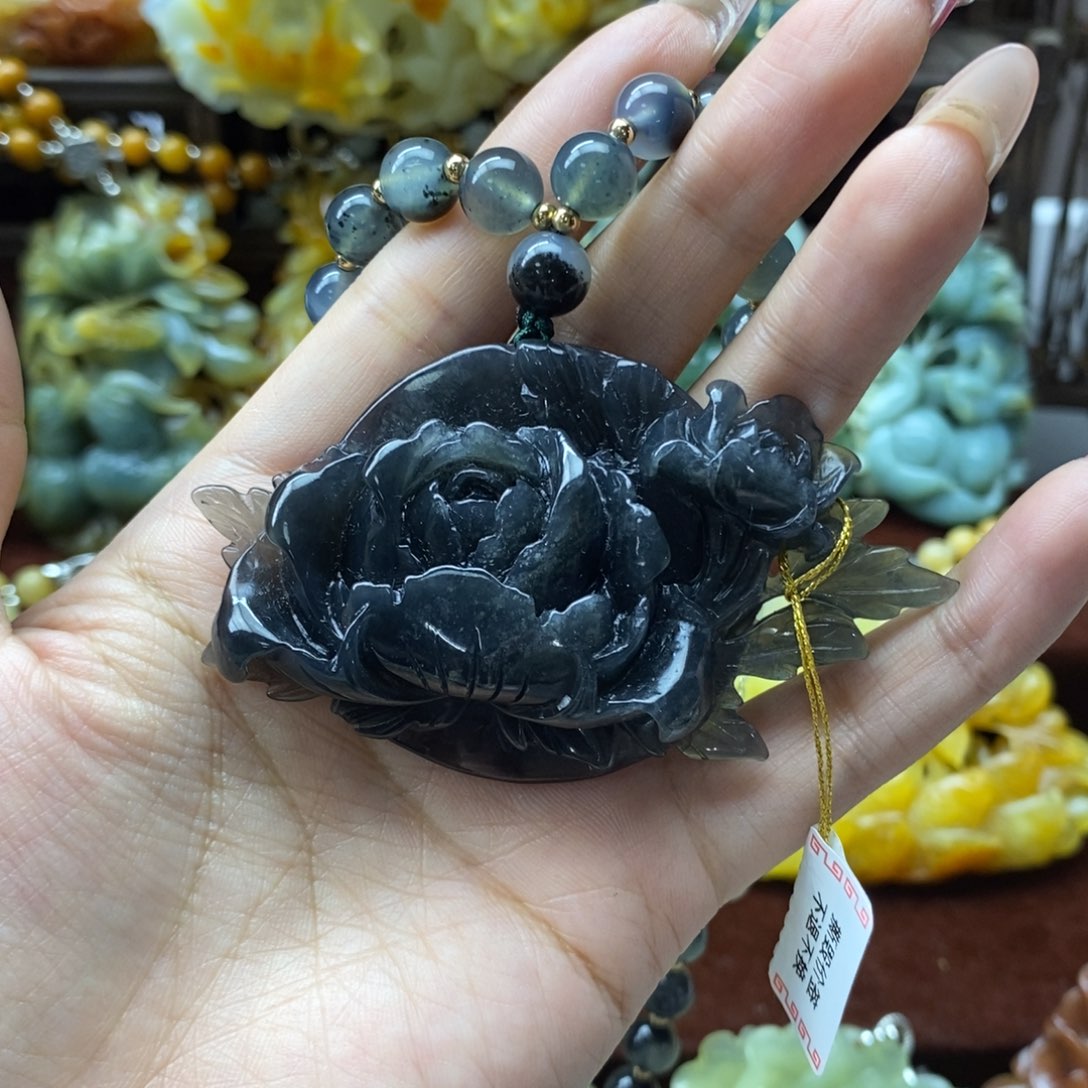 蛇纹石玉挂件未镶嵌