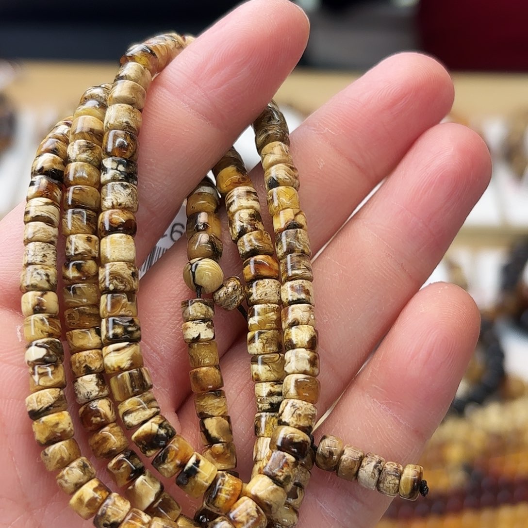 琥珀未镶嵌裸石五