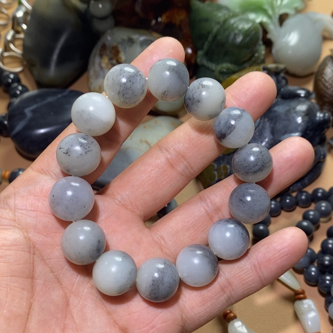 和田玉未镶嵌把件