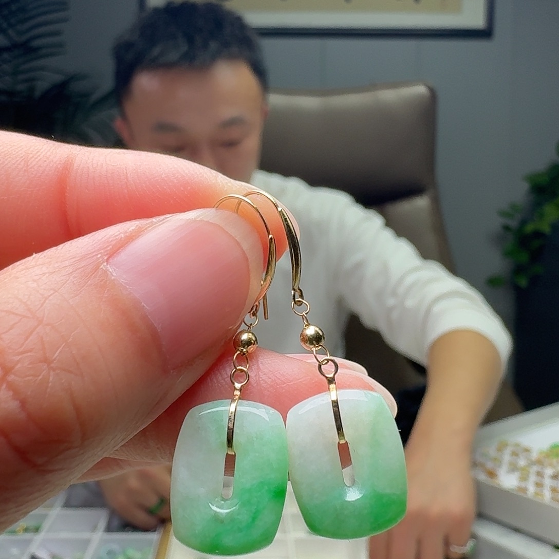 翡翠18K金镶嵌耳饰天然
