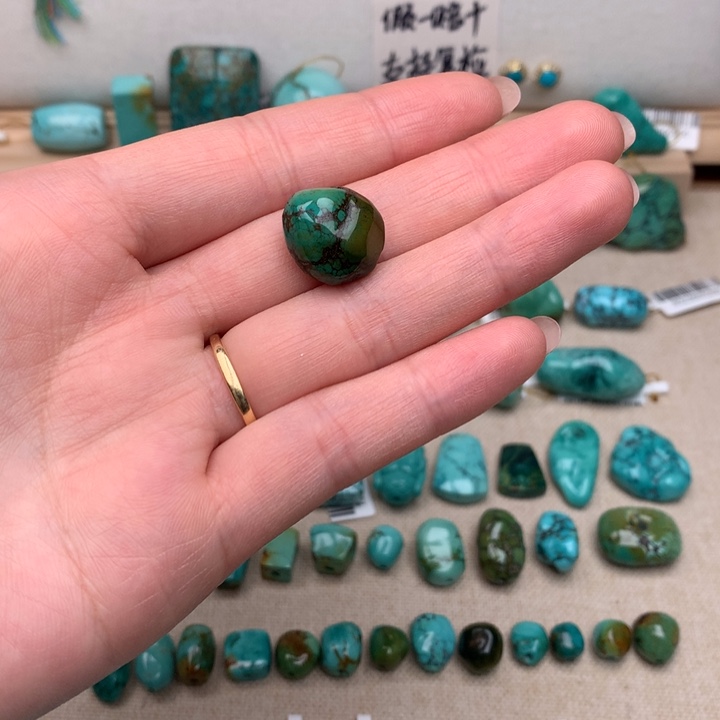 绿松石未镶嵌珠宝奇石