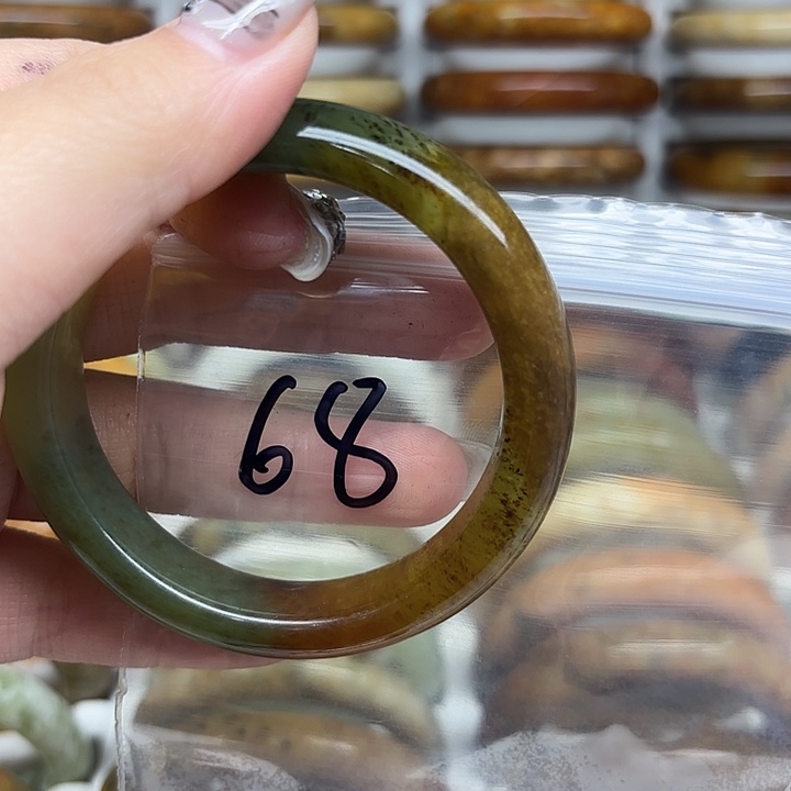 女***神蛇纹石玉未镶嵌手镯（圆镯）