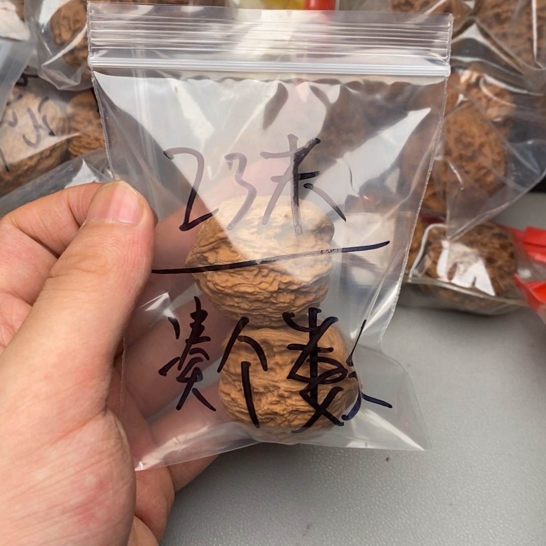 文玩核桃把件凑*数绣球