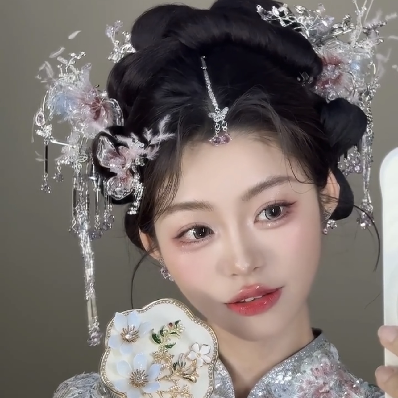 超仙粉蓝色浅色秀禾服新娘结婚头饰羽毛灵动水凝胶花朵中式