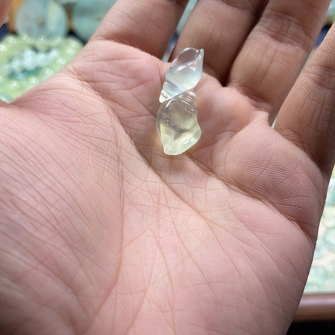 你***块蛇纹石玉合金颈饰