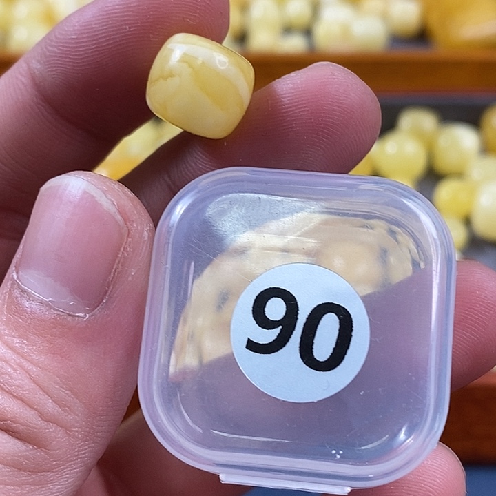 未镶嵌琥珀珠宝奇石