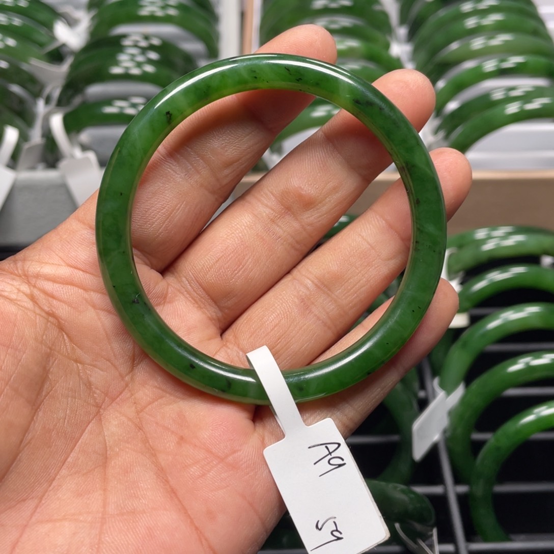 和田玉（碧玉）未镶嵌手镯