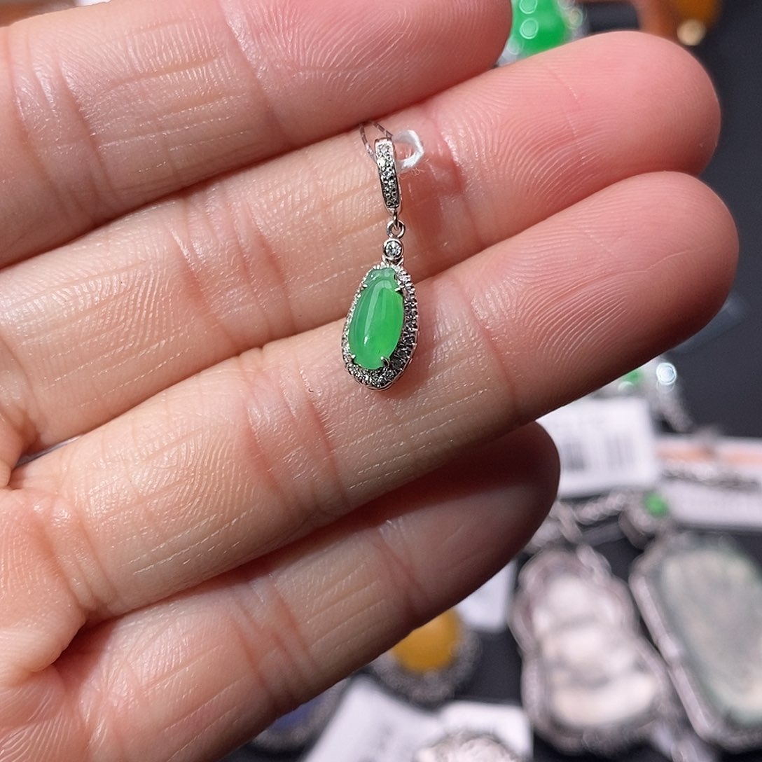 翡翠颈饰18K金镶嵌吊坠