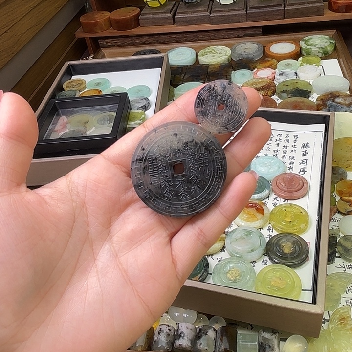 蛇纹石玉未镶嵌颈饰