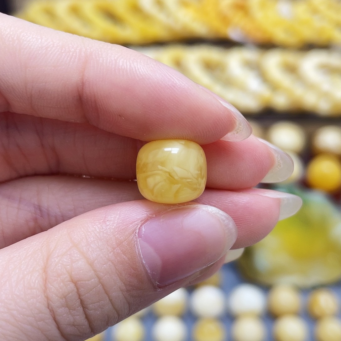 未镶嵌琥珀裸石蜜蜡老型11.1*10mm瑕疵