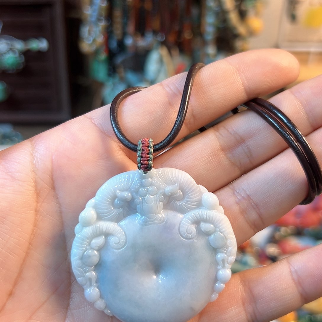 翡翠颈饰未镶嵌吊坠