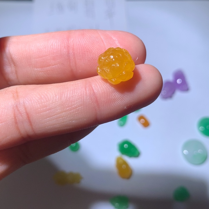 芝***芝翡翠未镶嵌颈饰挂件