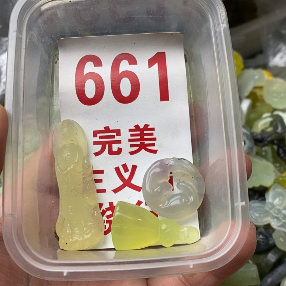 蛇纹石玉挂坠未镶嵌