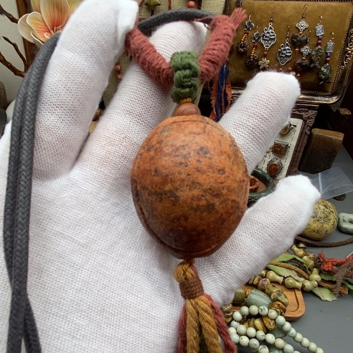 未镶嵌岫岩河磨玉（透闪石质玉）挂件