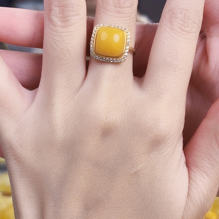 银S925镀金镶嵌琥珀裸石方糖鸡油黄戒指
