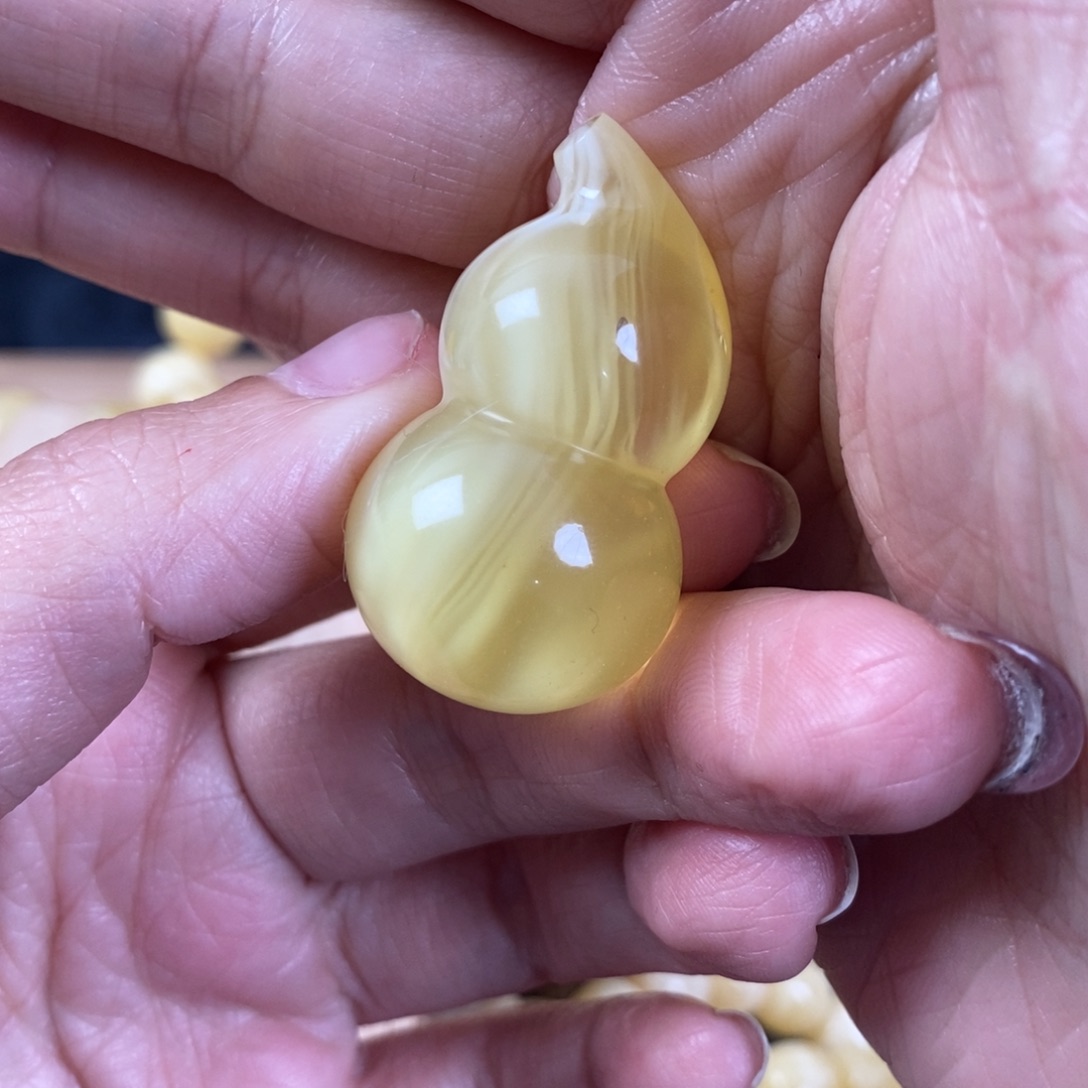 蜜蜡裸石未镶嵌荧光拉丝葫芦