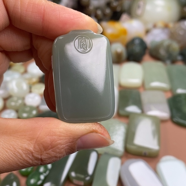 【***】和田玉未镶嵌颈饰予