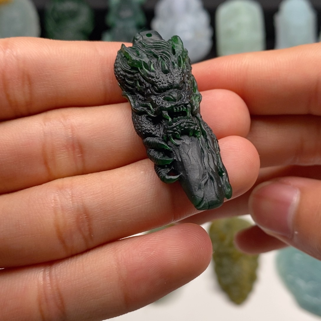 定制翡翠未镶嵌龙柱