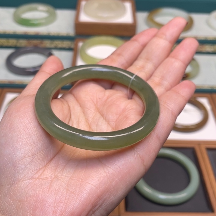 和田玉手镯未镶嵌51