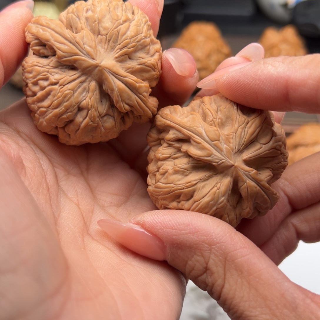 文玩核桃把件红锦鲤46