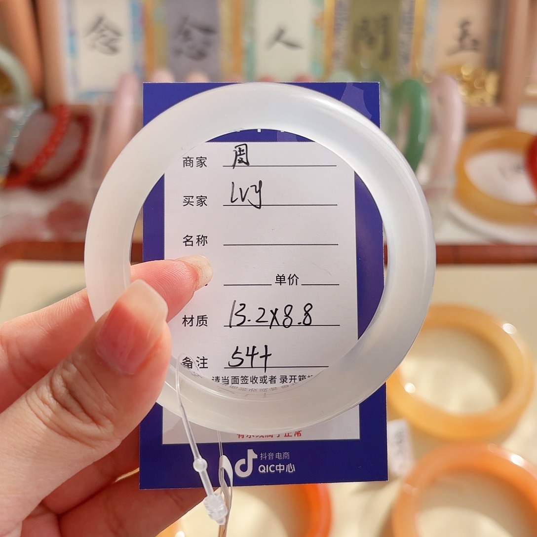l***.石英质玉未镶嵌手镯