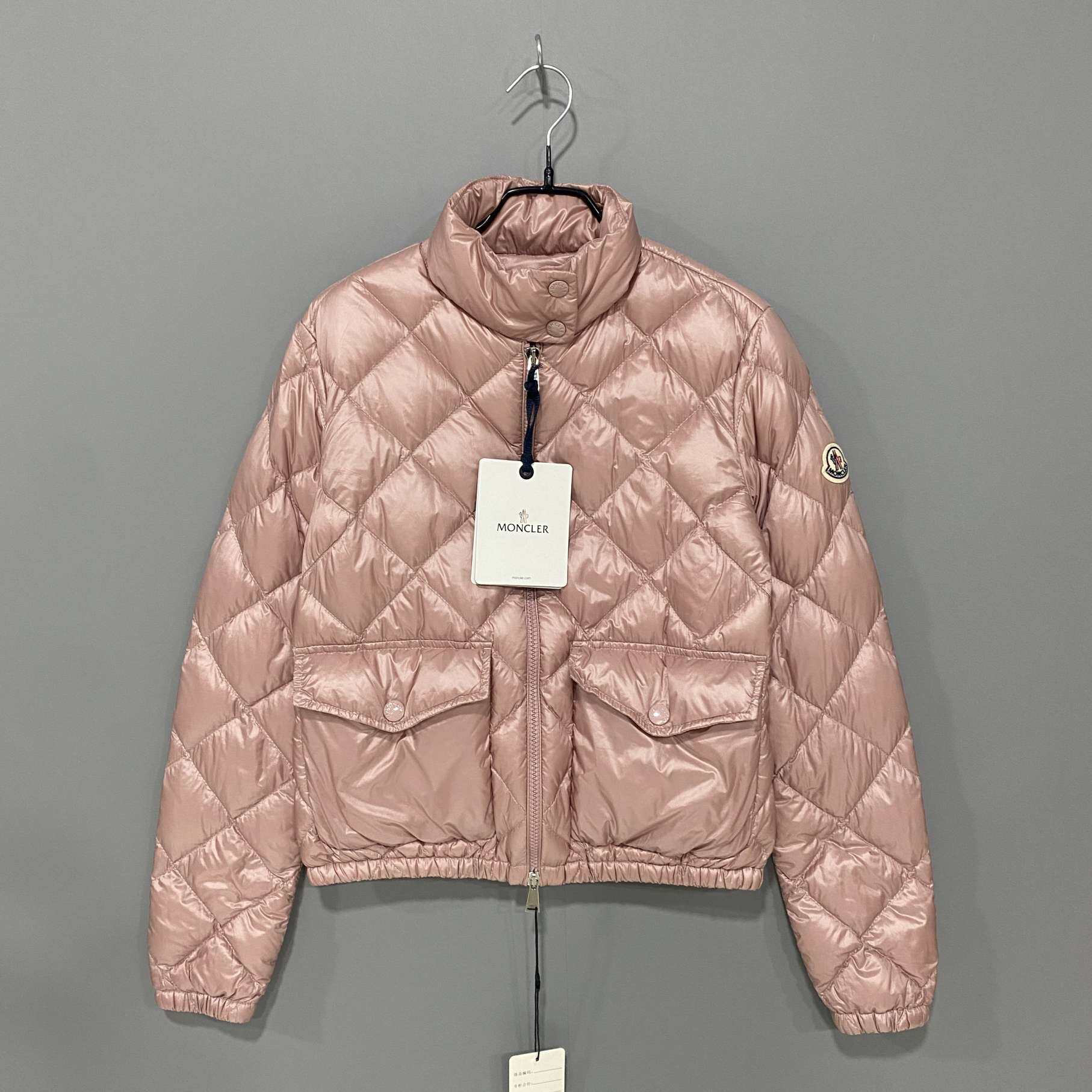未使用 MONCLER 粉色菱格袖标logo羽绒服/全新/0码/68733