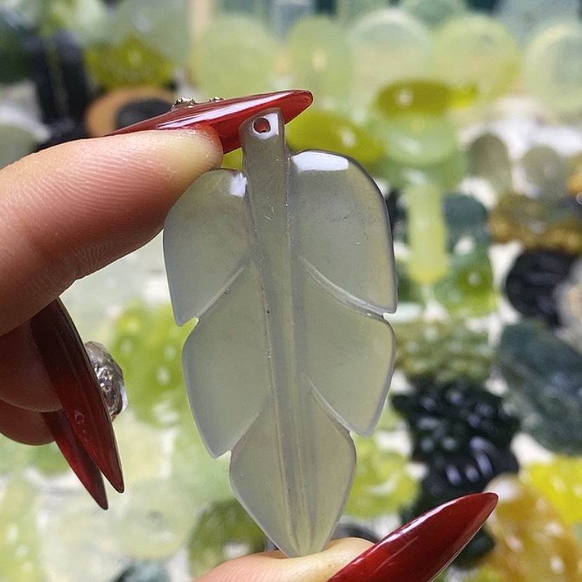 【闪购商品】蛇纹石玉颈饰未镶嵌