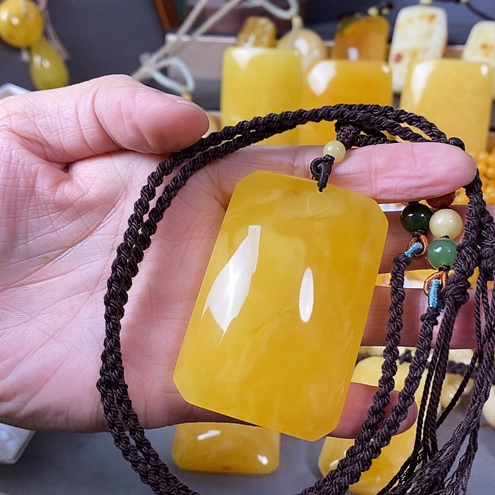 琥珀未镶嵌裸石无事牌