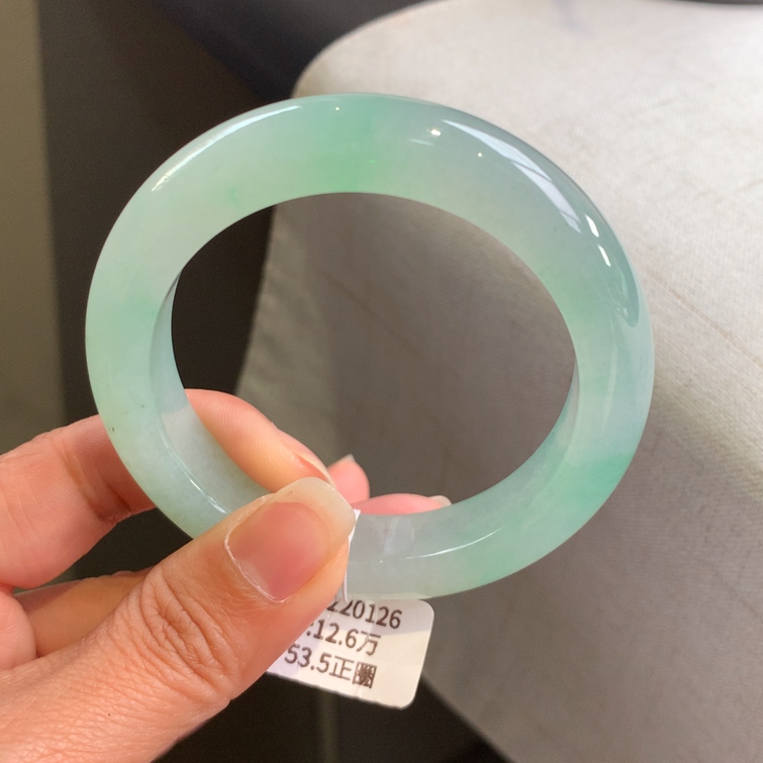 翡翠手镯未镶嵌冰绿底飘绿53.5正圈