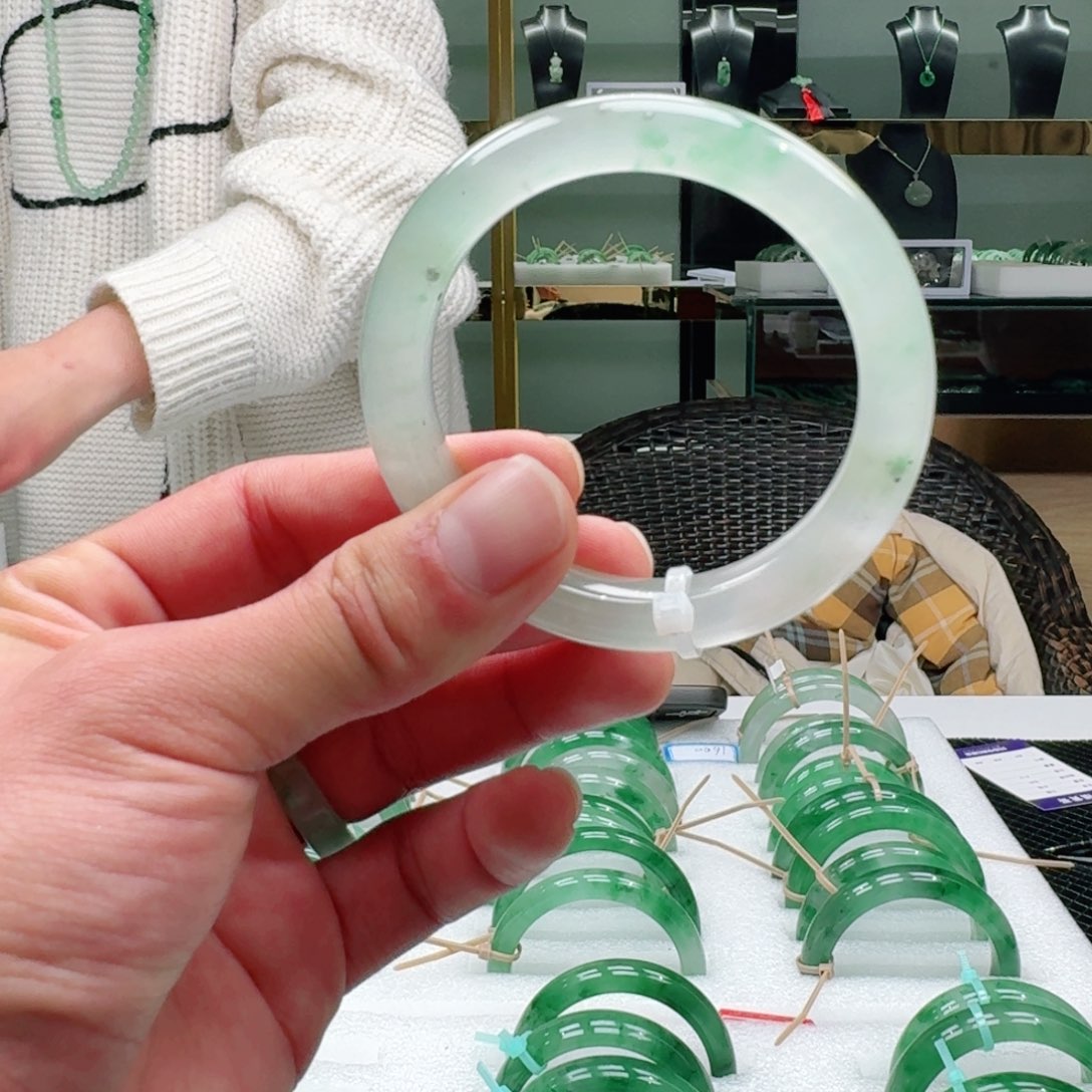 石英质玉手镯未镶嵌