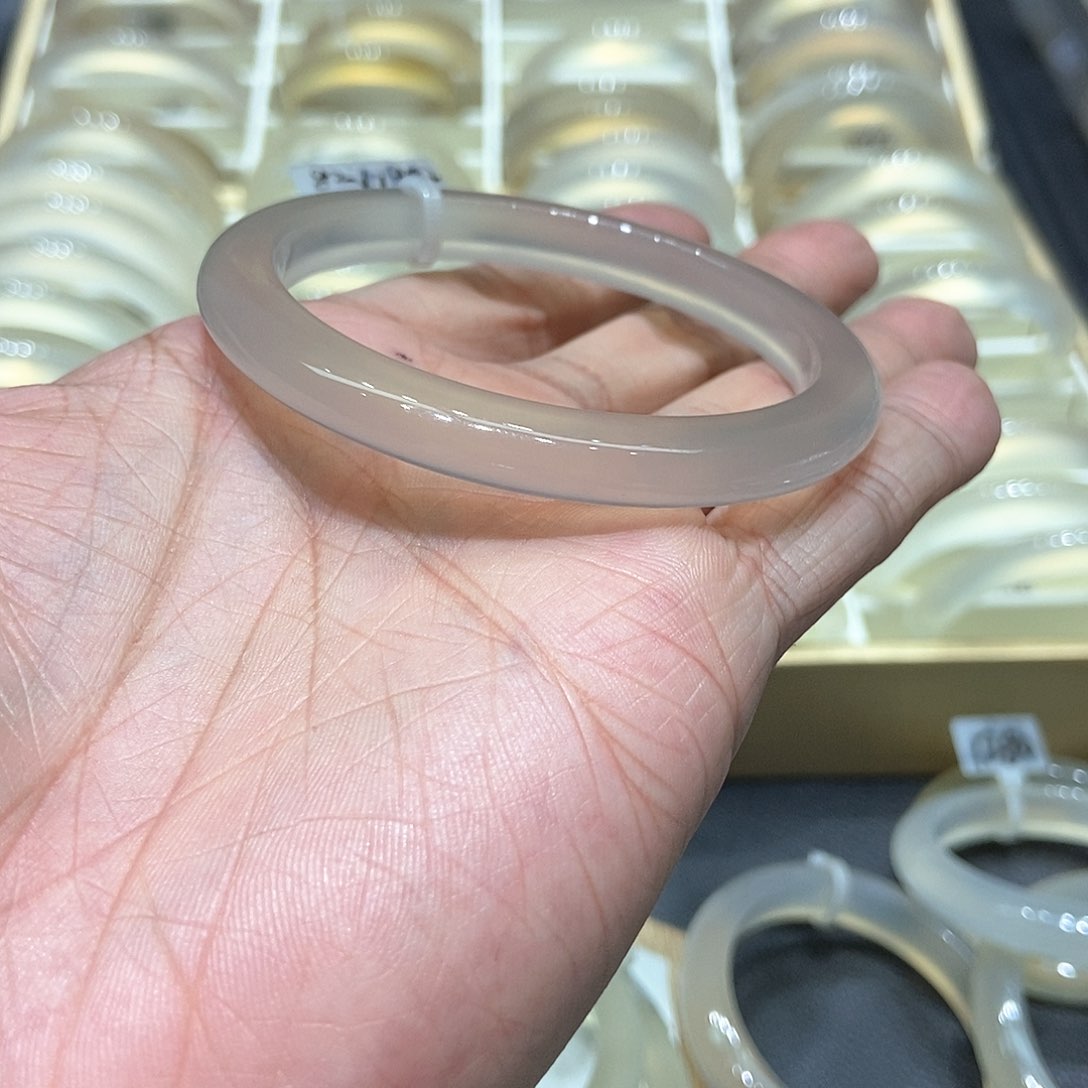 玛瑙/玉髓手镯未镶嵌068