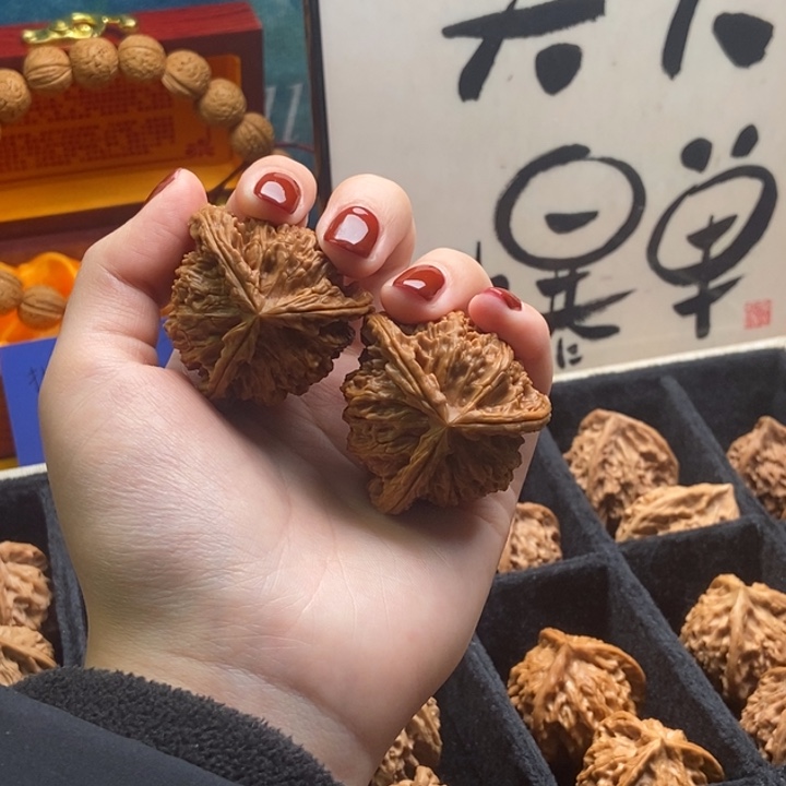 小***泽文玩核桃吊坠玉龙