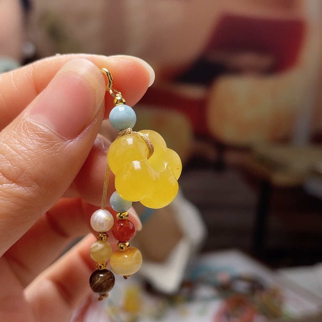 琥珀未镶嵌裸石吊坠