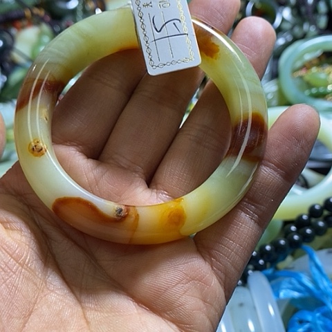 岫玉手镯未镶嵌51口径